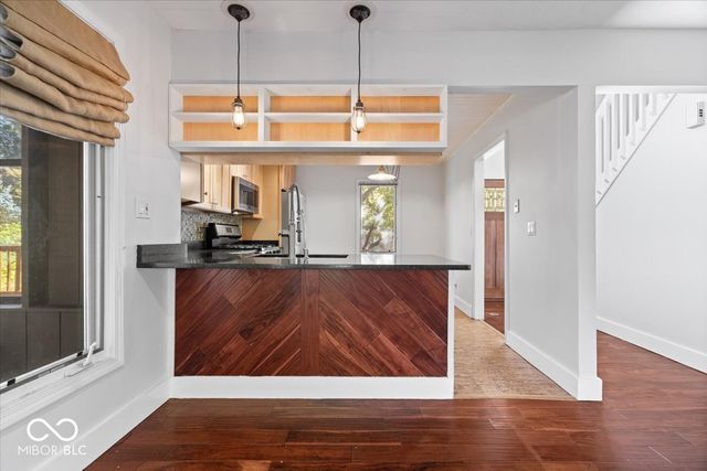 10946 Geist Woods S Drive, Indianapolis, IN 46256