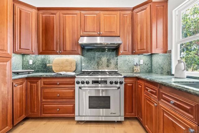 226 Stratford Park Cir, Del Mar, CA 92014