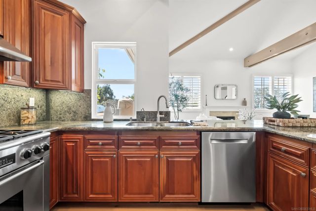 226 Stratford Park Cir, Del Mar, CA 92014