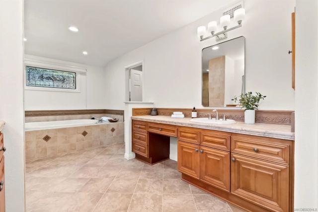 226 Stratford Park Cir, Del Mar, CA 92014