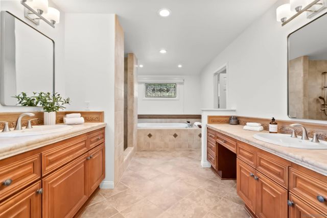 226 Stratford Park Cir, Del Mar, CA 92014