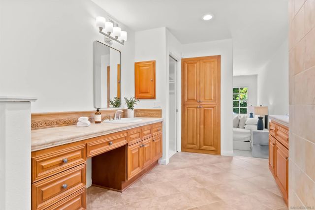 226 Stratford Park Cir, Del Mar, CA 92014