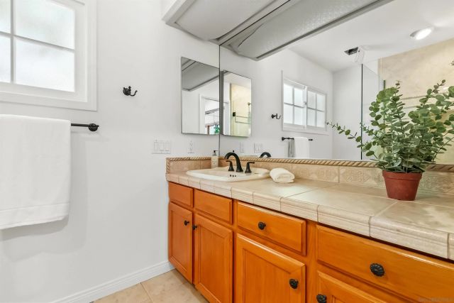 226 Stratford Park Cir, Del Mar, CA 92014