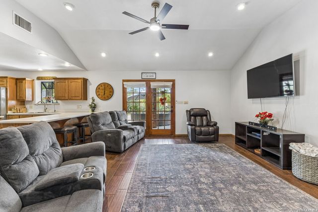 32976 Stahl Ln, Bulverde, TX 78163