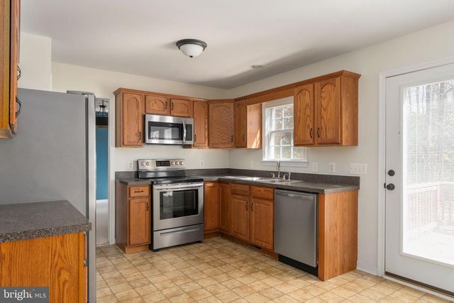 201 LAKE CAROLINE DR, Ruther Glen, VA 22546