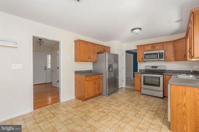 201 LAKE CAROLINE DR, Ruther Glen, VA 22546