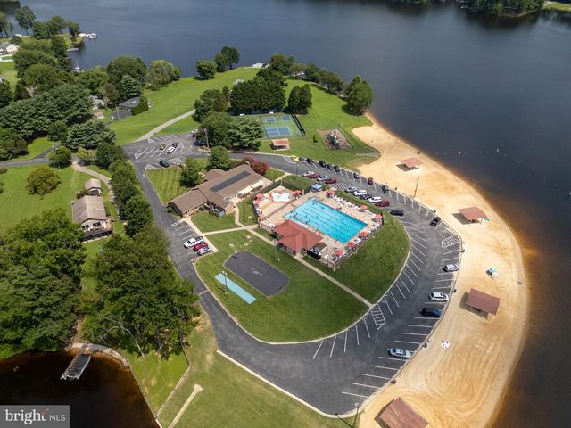 201 LAKE CAROLINE DR, Ruther Glen, VA 22546