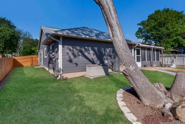 9520 Woodland Hills, San Antonio, TX 78250