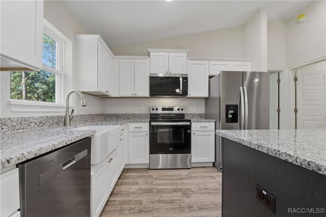 11240 W Dragonhead Drive, Crystal River, FL 34428