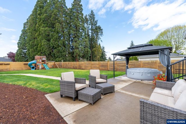 625 S Main St, Mt Angel, OR 97362