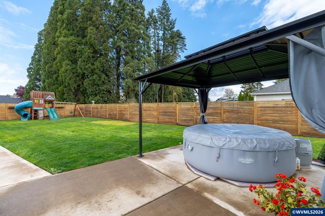 625 S Main St, Mt Angel, OR 97362