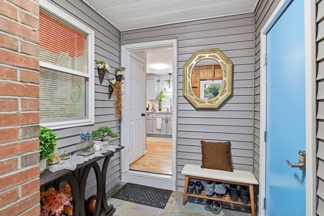 569 Cooley St, Springfield, MA 01128