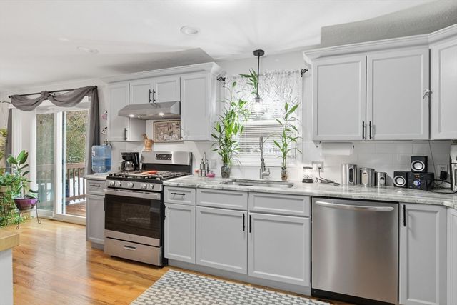 569 Cooley St, Springfield, MA 01128