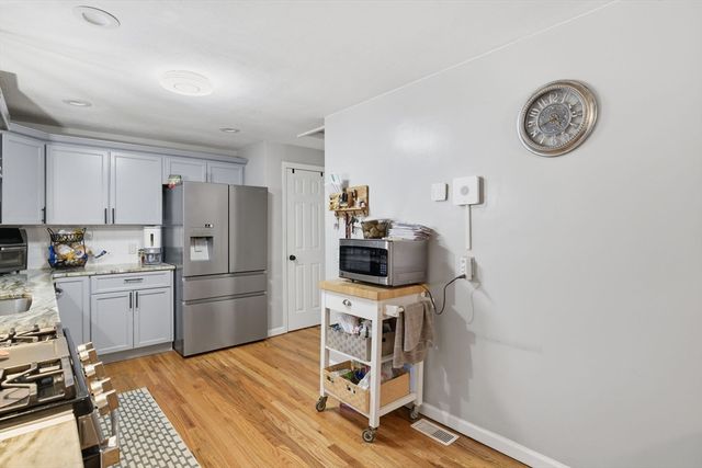 569 Cooley St, Springfield, MA 01128