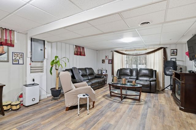 569 Cooley St, Springfield, MA 01128