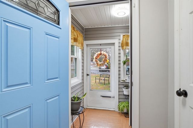 569 Cooley St, Springfield, MA 01128
