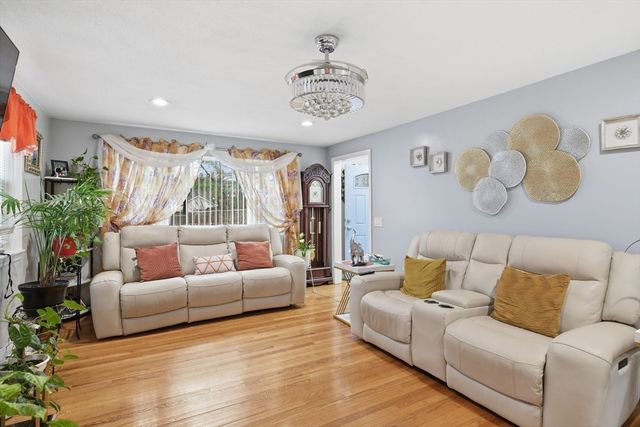 569 Cooley St, Springfield, MA 01128