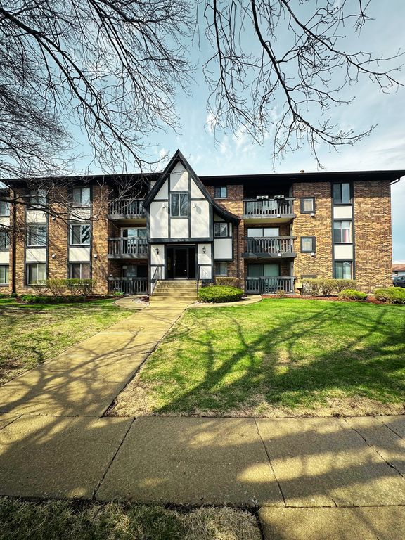 13635 Lamon Avenue A17, Crestwood, IL 60418