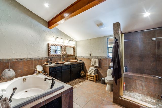 1259 Forest Trail Drive, Bandera, TX 78003