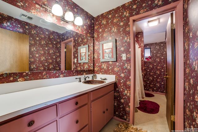 1259 Forest Trail Drive, Bandera, TX 78003