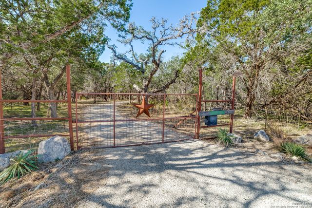 1259 Forest Trail Drive, Bandera, TX 78003