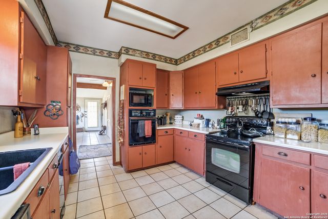 1259 Forest Trail Drive, Bandera, TX 78003