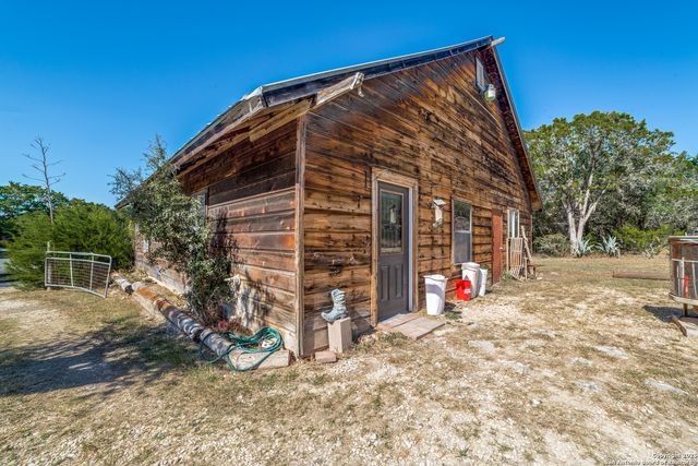 1259 Forest Trail Drive, Bandera, TX 78003
