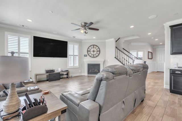 6368 Garland Way, Roseville, CA 95747