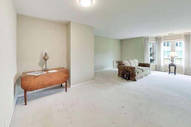 400 Ascot Drive 1M, Park Ridge, IL 60068