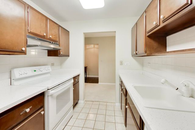 400 Ascot Drive 1M, Park Ridge, IL 60068