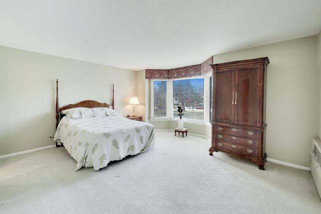 400 Ascot Drive 1M, Park Ridge, IL 60068