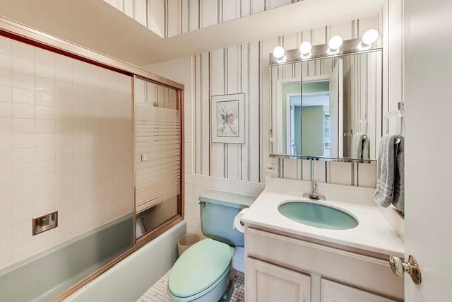 400 Ascot Drive 1M, Park Ridge, IL 60068