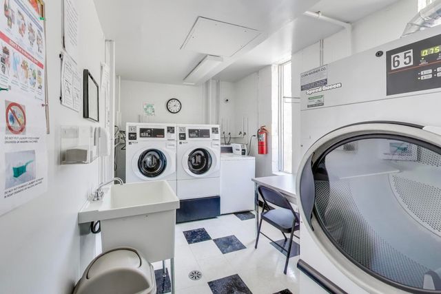 400 Ascot Drive 1M, Park Ridge, IL 60068