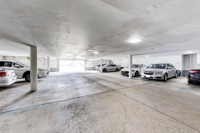 400 Ascot Drive 1M, Park Ridge, IL 60068