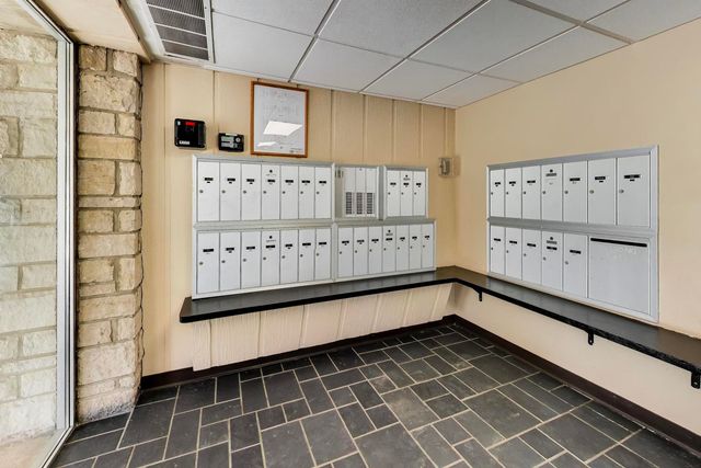 400 Ascot Drive 1M, Park Ridge, IL 60068