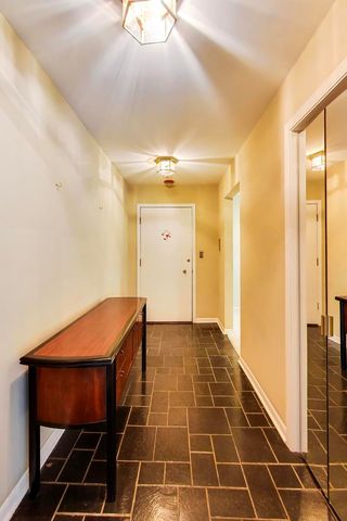 400 Ascot Drive 1M, Park Ridge, IL 60068