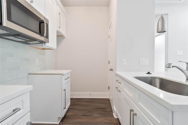 8430 Grandview Street, Houston, TX 77051