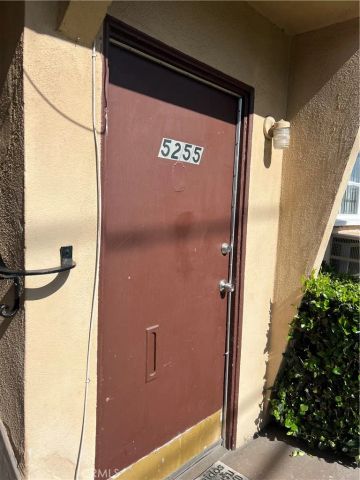 5255 Denny Ave, North Hollywood, CA 91601