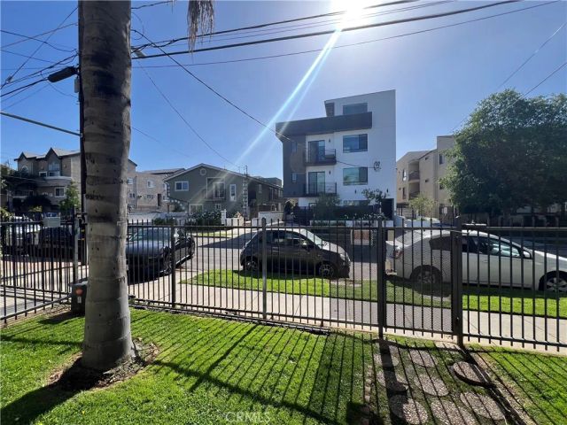 5255 Denny Ave, North Hollywood, CA 91601