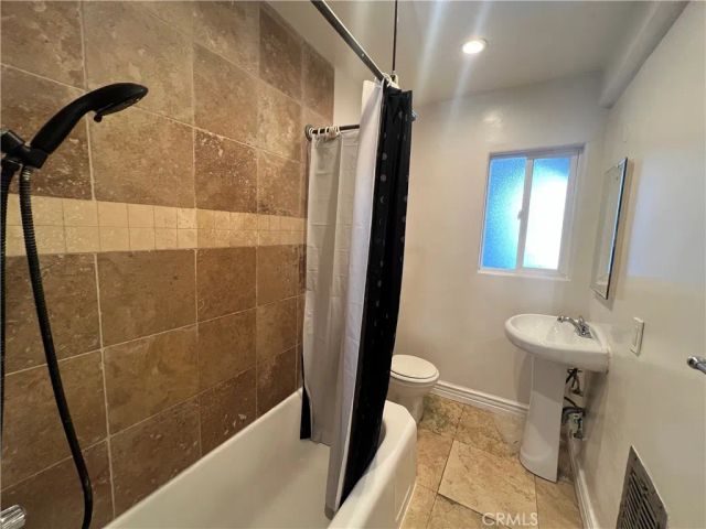 5255 Denny Ave, North Hollywood, CA 91601