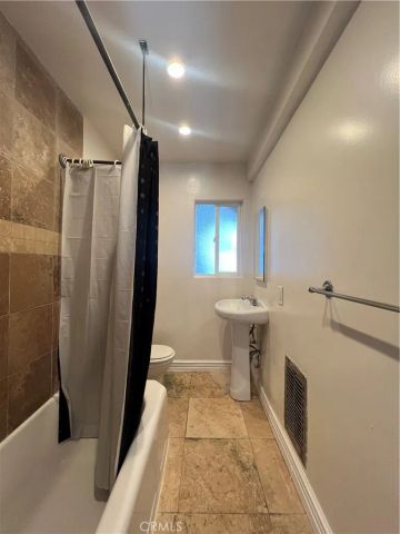 5255 Denny Ave, North Hollywood, CA 91601