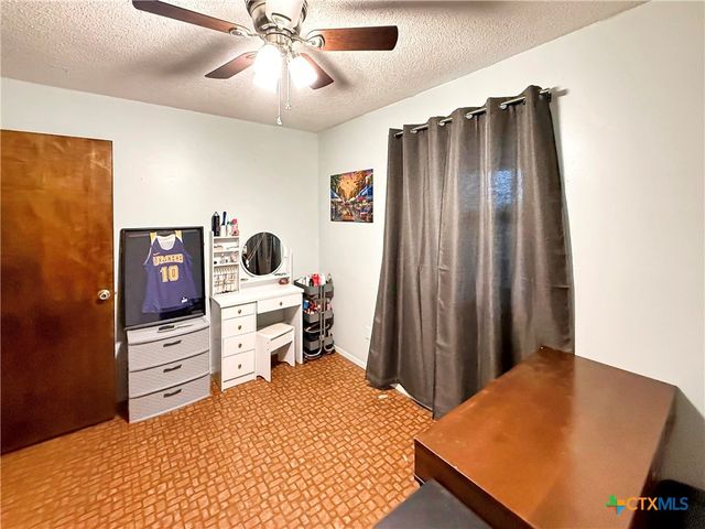 821 S Mill Street, Flatonia, TX 78941