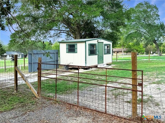 821 S Mill Street, Flatonia, TX 78941