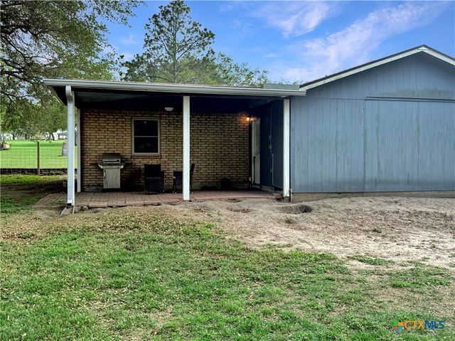 821 S Mill Street, Flatonia, TX 78941