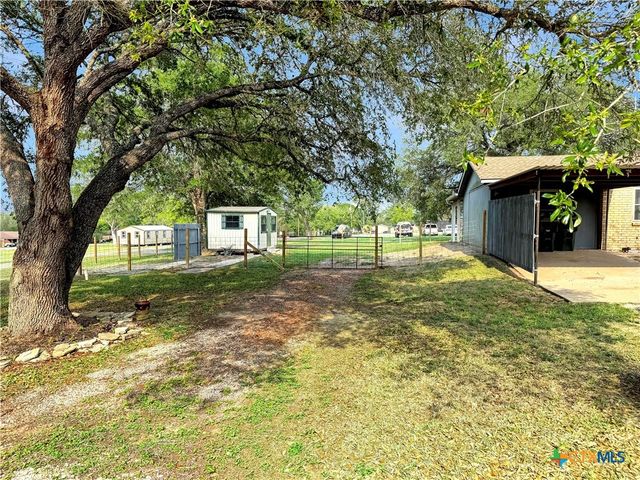 821 S Mill Street, Flatonia, TX 78941