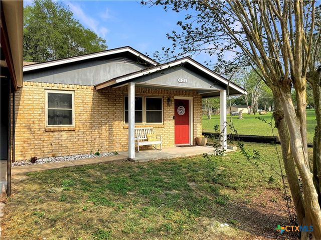 821 S Mill Street, Flatonia, TX 78941