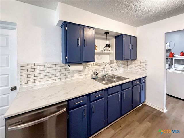 821 S Mill Street, Flatonia, TX 78941