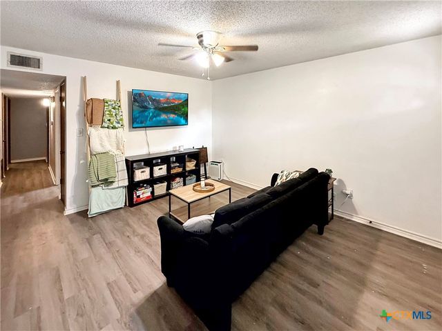 821 S Mill Street, Flatonia, TX 78941