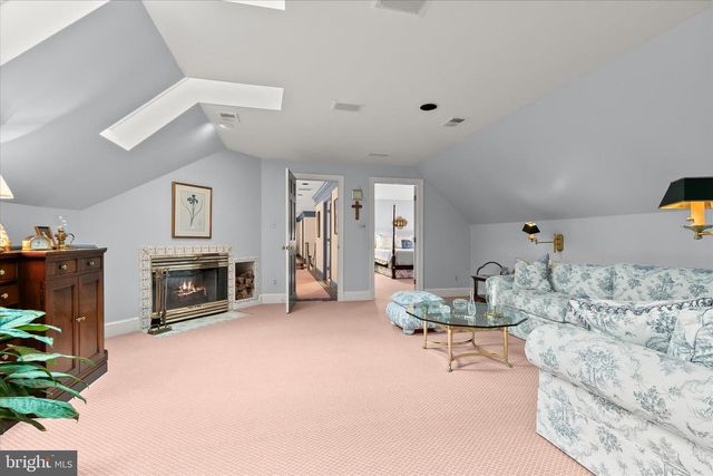 949 BELLVIEW RD, Mclean, VA 22102