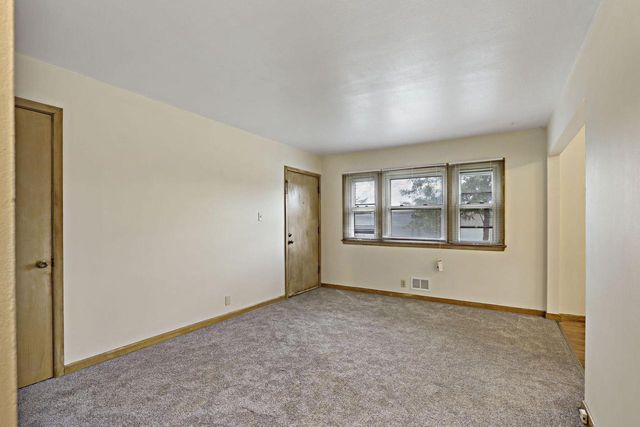 6823 W Wedgewood DRIVE, Milwaukee, WI 53220